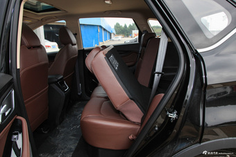 2017款宝骏560 1.5T DCT尊享型