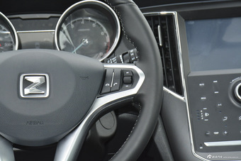 2016款众泰SR7 1.5T自动魔方之路版