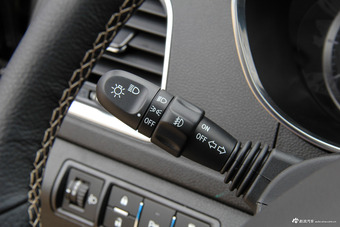 2017款宝骏560律动版1.8L iAMT尊享型