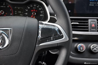 2016款宝骏310 1.2L手动时尚型