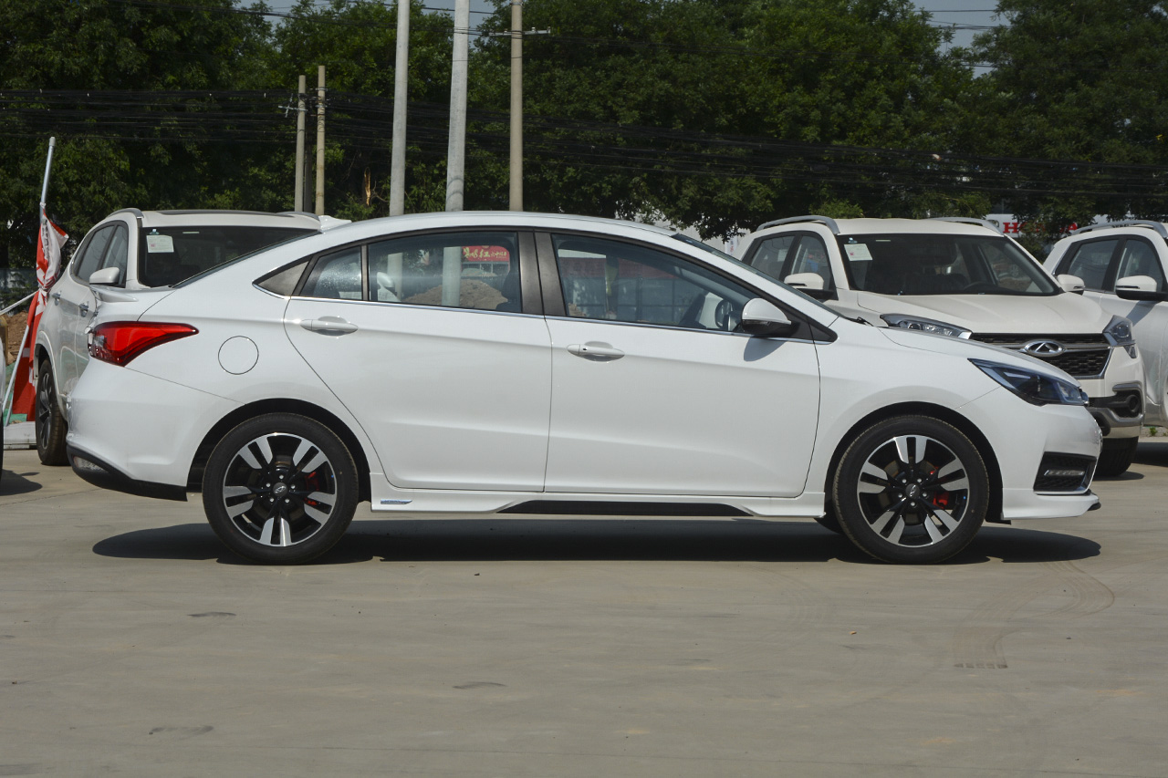 2018款艾瑞泽5 1.5L手动致敬青春版