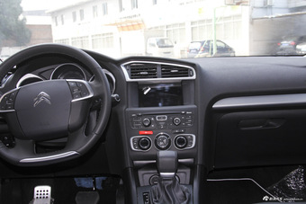 2016款雪铁龙C4L 1.2T自动精英型