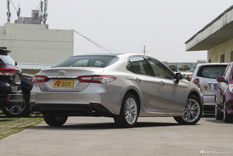 2018款凯美瑞2.5G自动豪华版