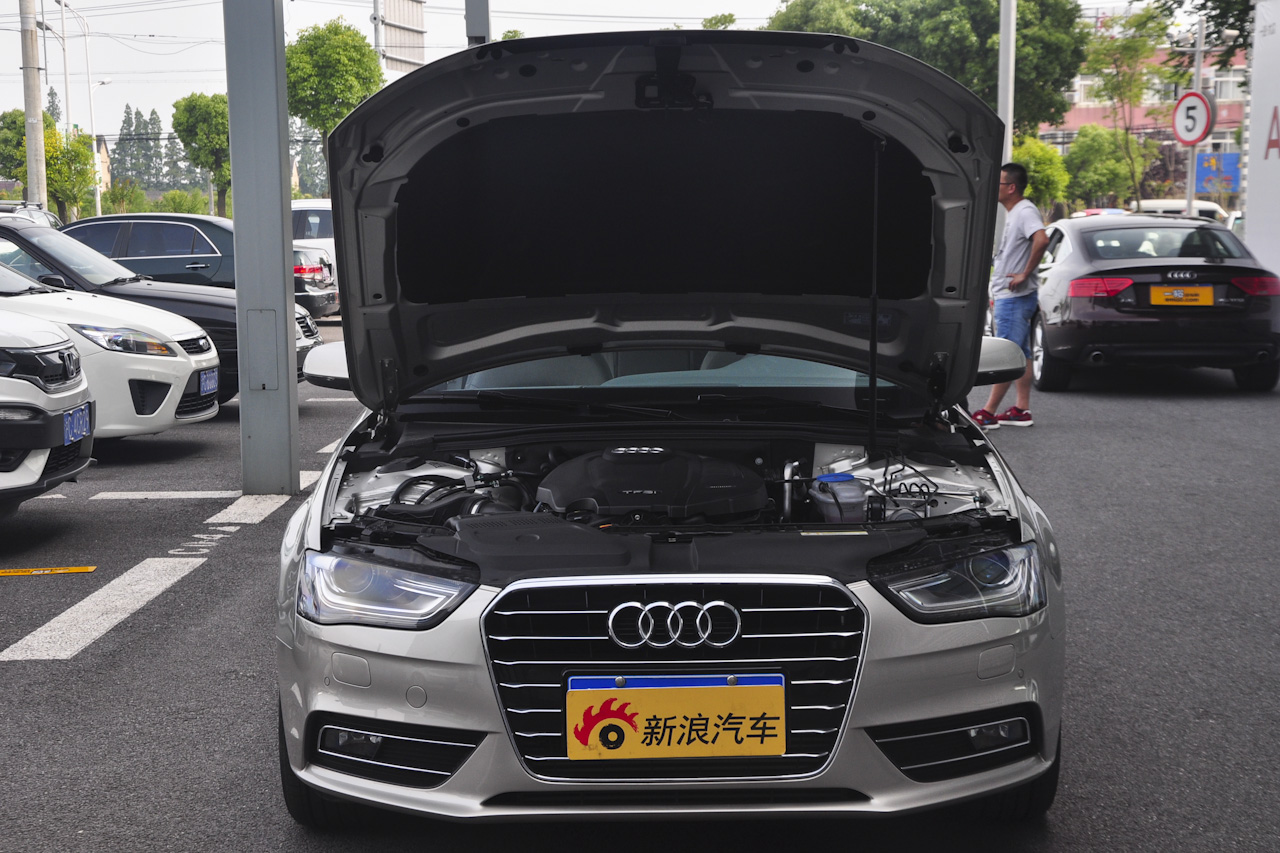 2016款奥迪A4L 2.0T自动35TFSI典藏版标准型图片