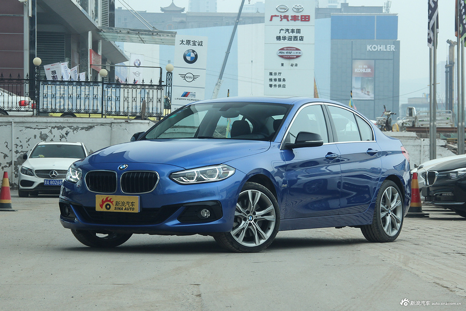 2017款宝马1系120i自动设计套装型 