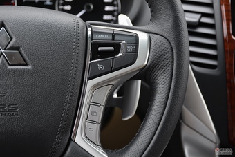 2017款帕杰罗·劲畅SPORT 3.0L自动V6中东版