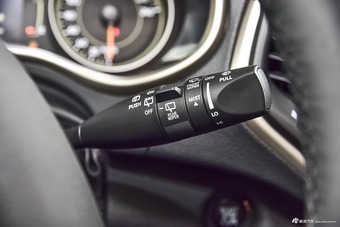 2016款自由光2.4L自动专业版 晶黑