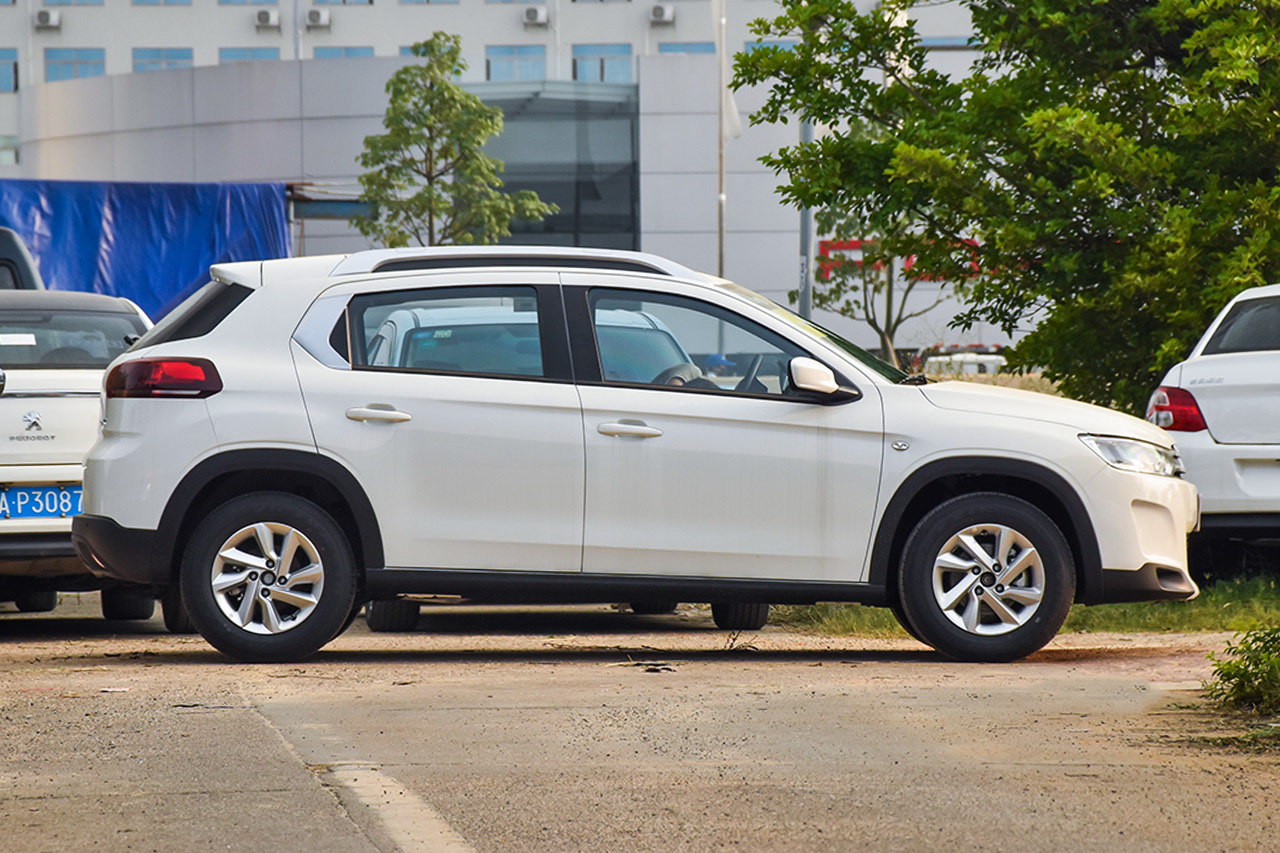 2017款雪铁龙C3-XR 1.6L自动时尚型