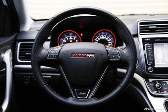 2015款哈弗H6运动版1.5T自动两驱尊享型