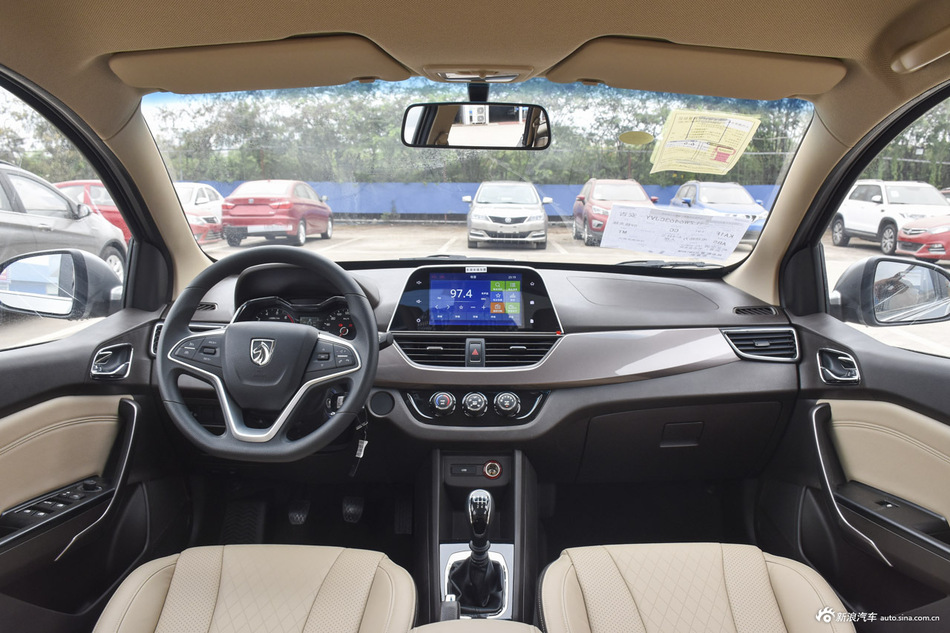 2017款宝骏310W 1.5L手动时尚型