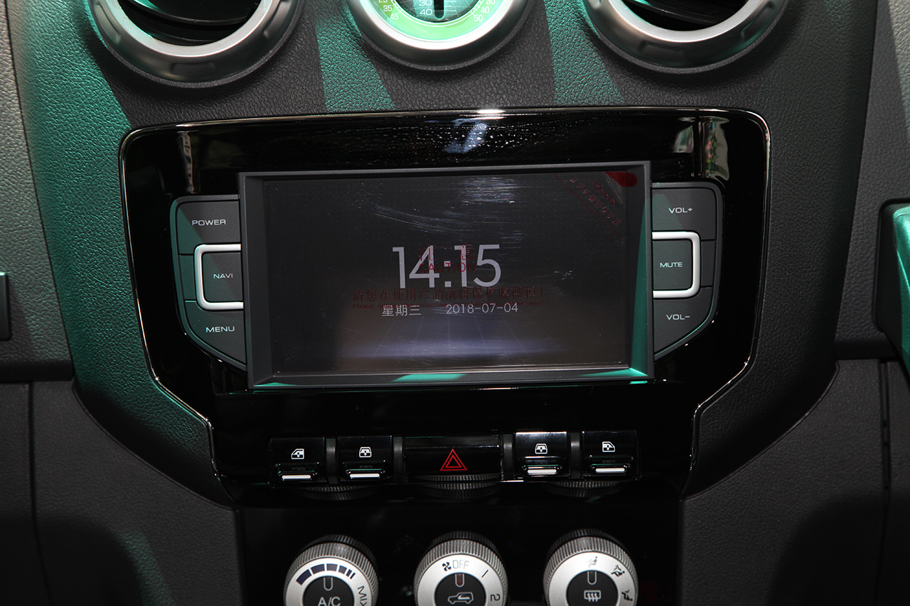 2016款北京BJ40L 2.3T自动两驱尊贵版