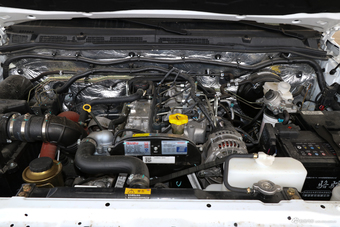 2017款黄海N3 2.5T手动四驱运动版JE4D25C