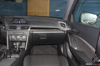 2016款马自达CX-4 2.0L自动两驱蓝天活力版