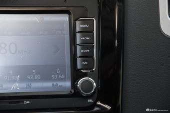 2016款 野马汽车 T70  1.8L 手动精英款 波尔多红