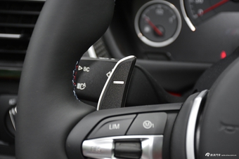 2017款宝马M4自动敞篷轿跑车