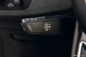 2018款奥迪A4L 2.0T自动30周年年型45 TFSI quattro个性运动版