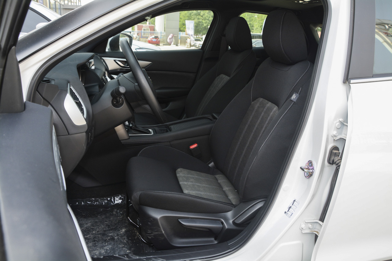 2018款马自达CX-4 2.0L自动两驱蓝天领先版