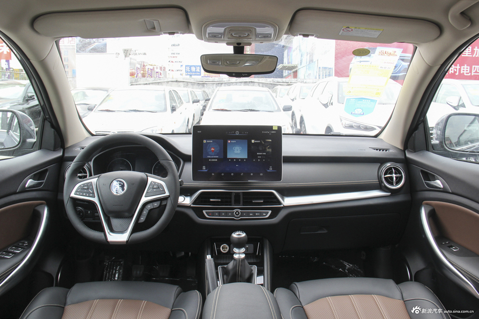 2019款比亚迪宋1.5TI手动智联越动型