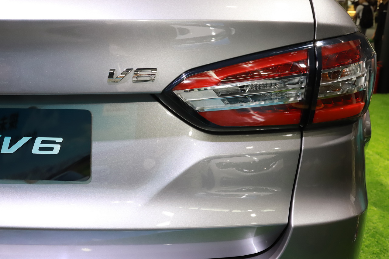 2018广州车展实拍：中华V6