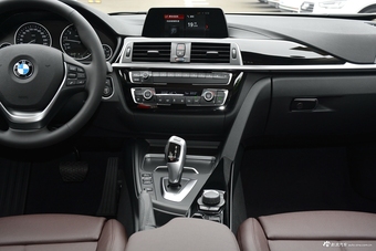 2018款宝马3系2.0T自动320Li 时尚型