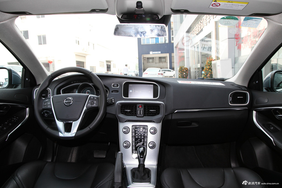 2018款沃尔沃V40 1.5T自动T3 智雅版