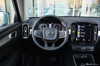 2019款沃尔沃XC40 2.0T四驱子夜亚马逊蓝T4