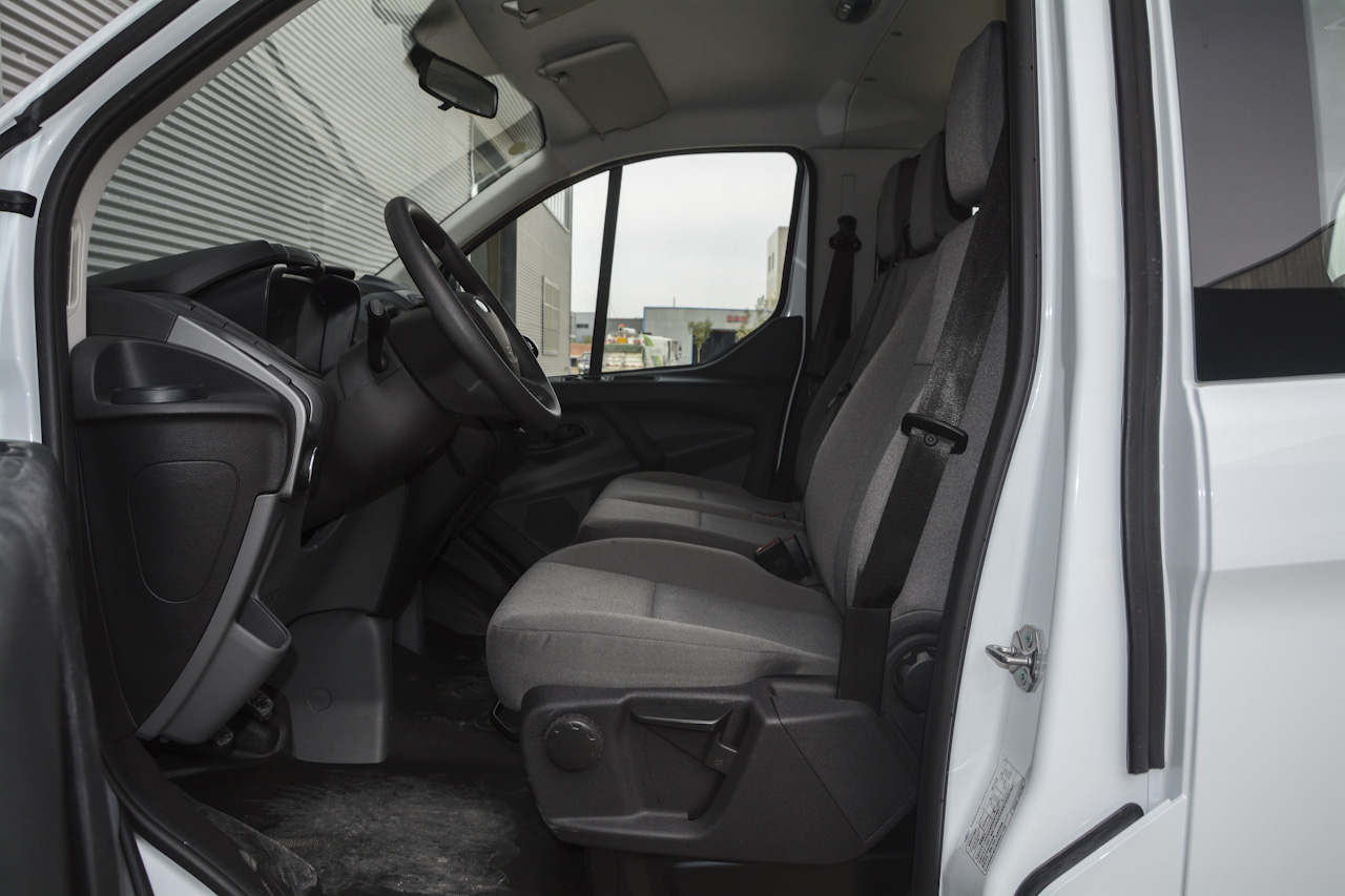 2017款新全顺 2.0T自动汽油多功能商用车短轴低顶