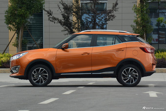 2017款众泰T300 1.5L手动尊享型