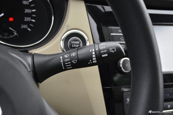 2017款奇骏2.5L自动CVT七座领先版 4WD