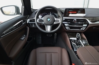 2019款宝马5系2.0T自动525Li领先型M运动套装