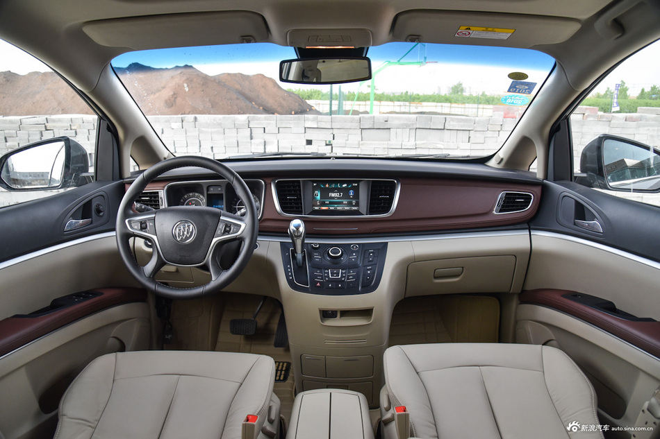 2017款GL8 2.5L自动尊贵型