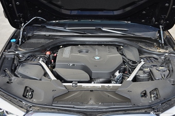 2019款宝马5系2.0T自动525Li领先型M运动套装