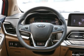 2018款瑞风R3 1.6L手动豪华天窗型