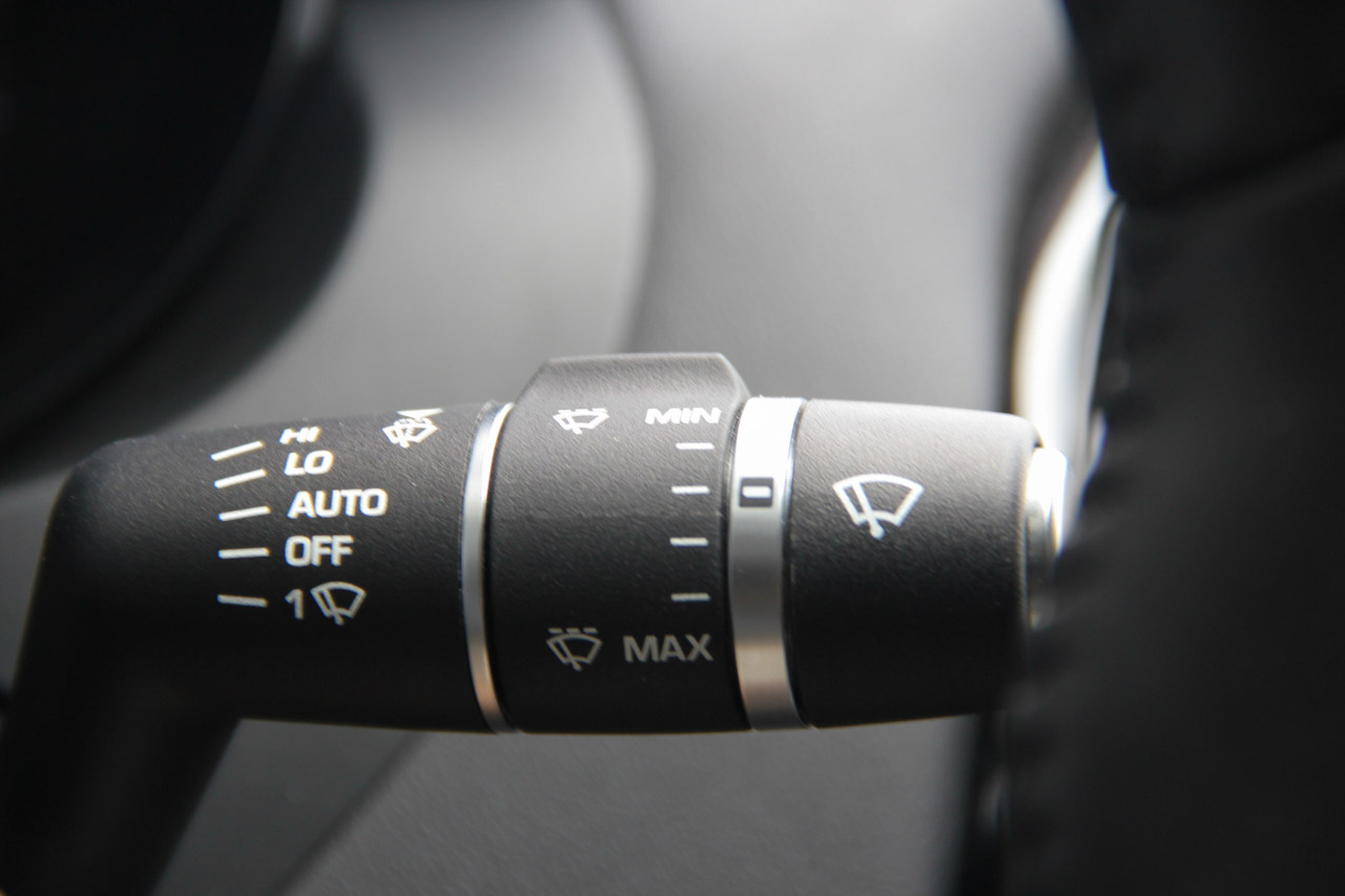 2015款捷豹XE R-SPORT 2.0T自动i4 Ti (240PS)