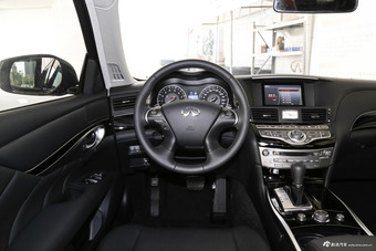 2017款英菲尼迪Q70L 2.5L自动精英版