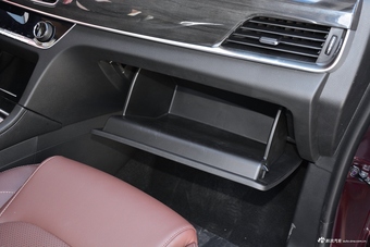 2017款宝骏560 1.5T DCT旗舰型7座