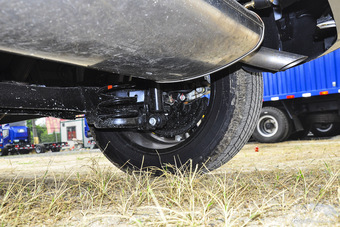 2016款众泰SR7 1.5T手动魔方之心版