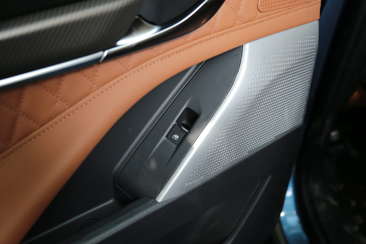 2017上汽大通D90 2.0TGI自动四驱高配版