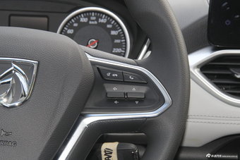 2018款宝骏530 1.8L自动豪华型