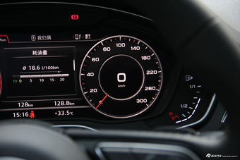 2018款奥迪A4L 2.0T自动30周年年型40 TFSI时尚型