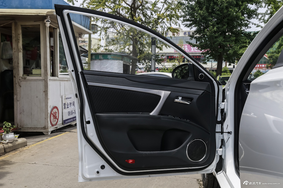 2016款海马M6 1.6L手动舒适型