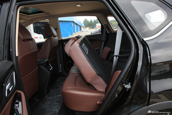 2017款宝骏560 1.5T DCT尊享型