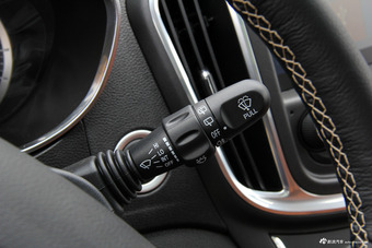 2017款宝骏560律动版1.8L iAMT尊享型