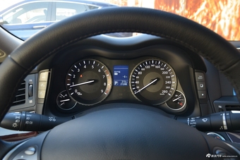 2019款英菲尼迪Q70L 2.0T自动豪华版
