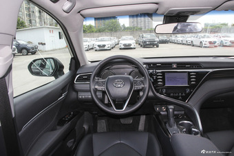 2018款凯美瑞2.0G自动豪华版