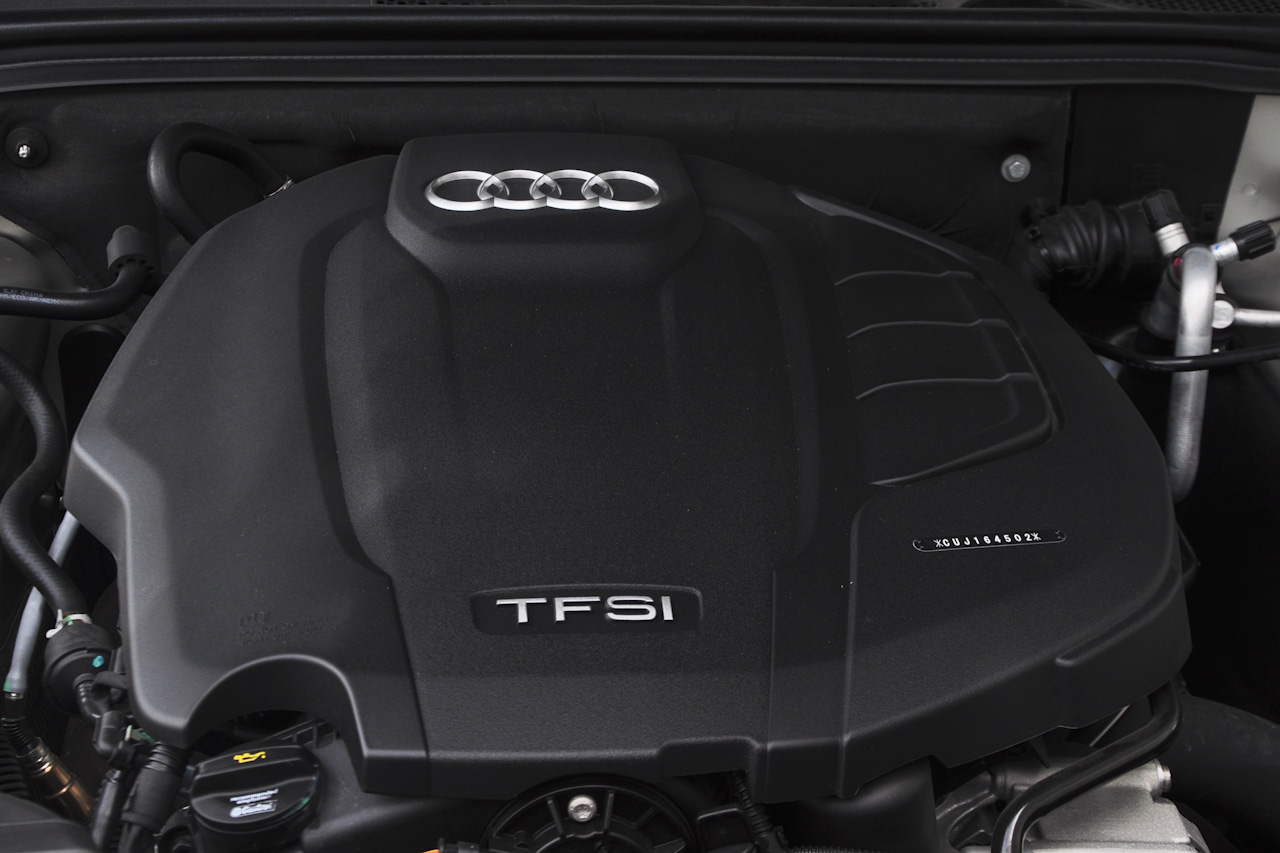 2016款奥迪A4L 2.0T自动35TFSI典藏版标准型 白金色