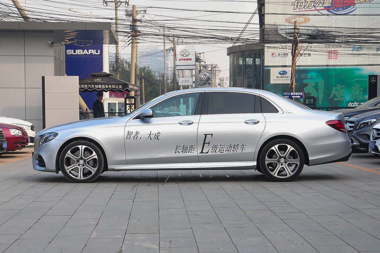 2016款奔驰E级2.0T自动E300L 运动豪华型