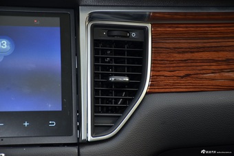 2017款众泰SR9 2.0T 手动极致之梦版（黑色）