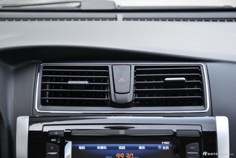 2016款众泰Z300 1.5L手动尊享型