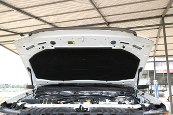 2017款黄海N3 2.5T手动四驱运动版JE4D25C